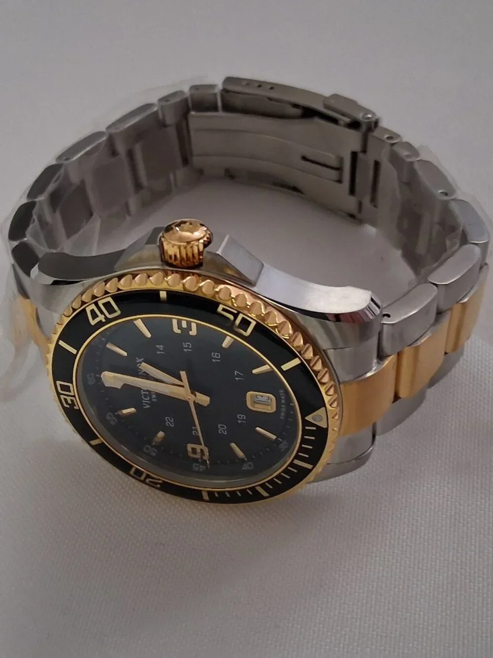 **Victorinox Maverick 241605 Men's Swiss Made Watch – New in Original Box**